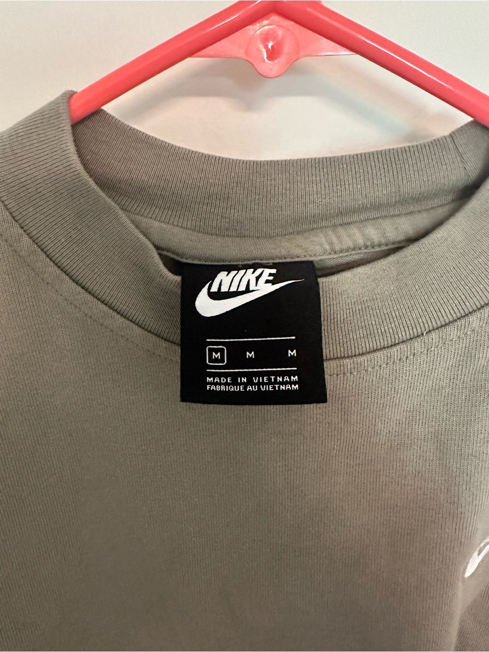 Nike Olive Green Crewneck T-Shirt with White Logo Tag - Picture 2 of 3